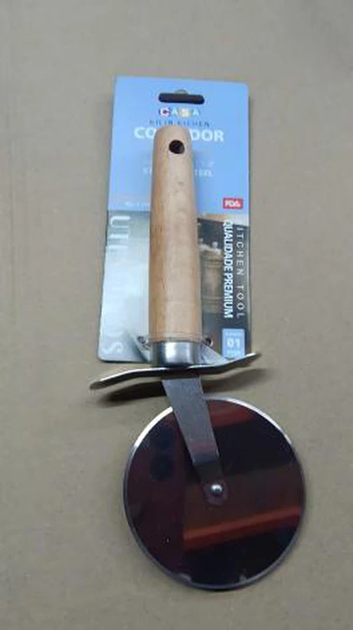 Cortador de Pizza Inox Cabo de Madeira