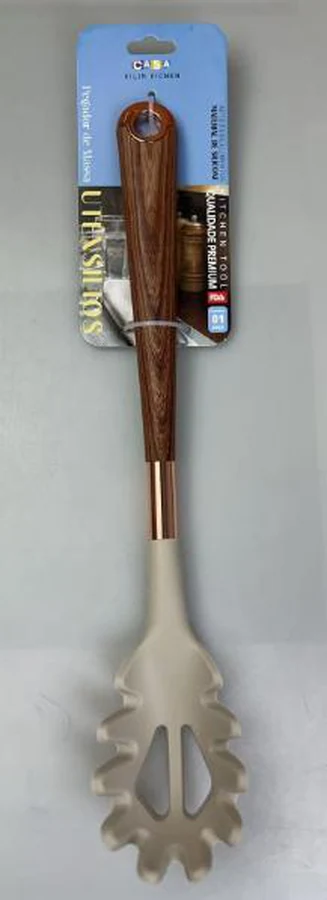 Pegador de Macarrão de Silicone Cabo Amadeirado